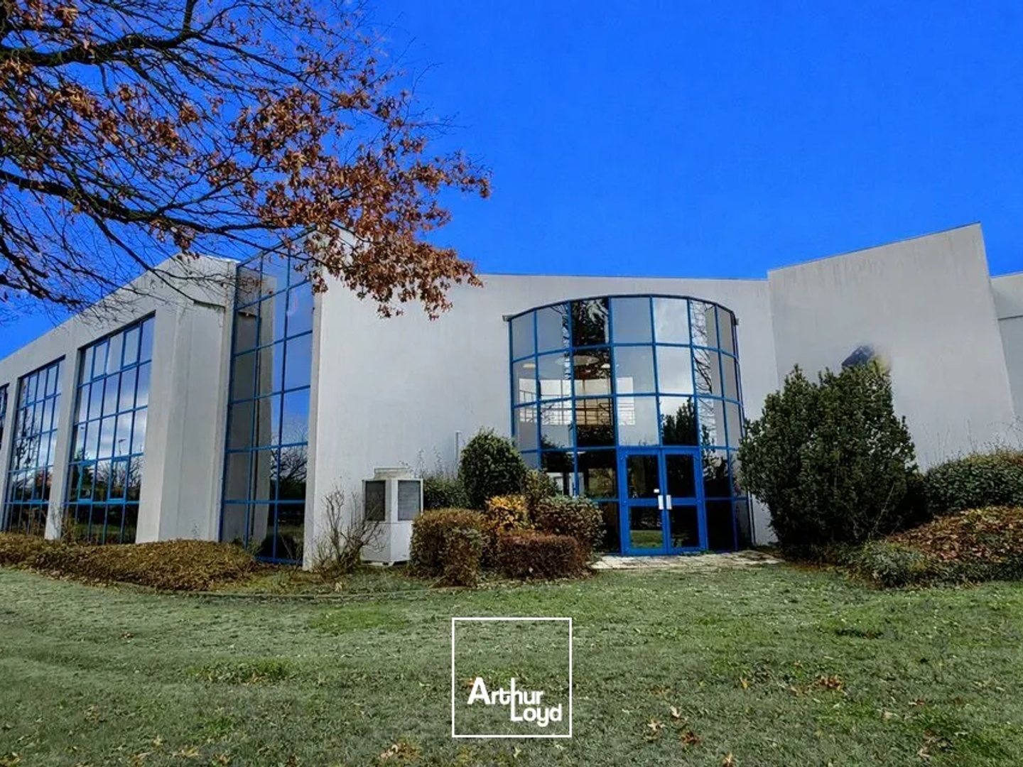 MONTIVILLIERS - À VENDRE - IMMEUBLE DE BUREAUX 1 260 m² + 41 PLACES DE PARKING