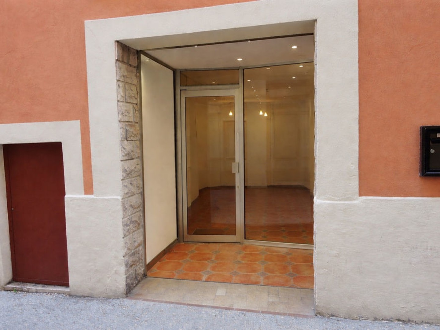 Locaux à vendre - 30m2 - Uzès (30700)