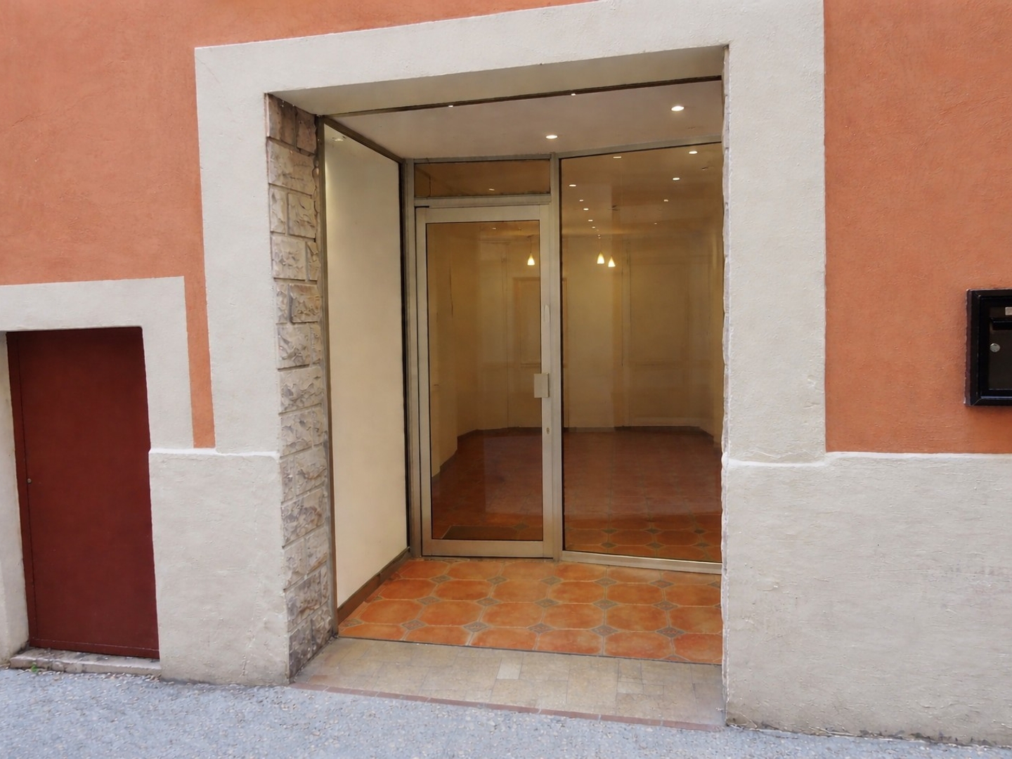 Locaux à vendre - 30m2 - Uzès (30700)
