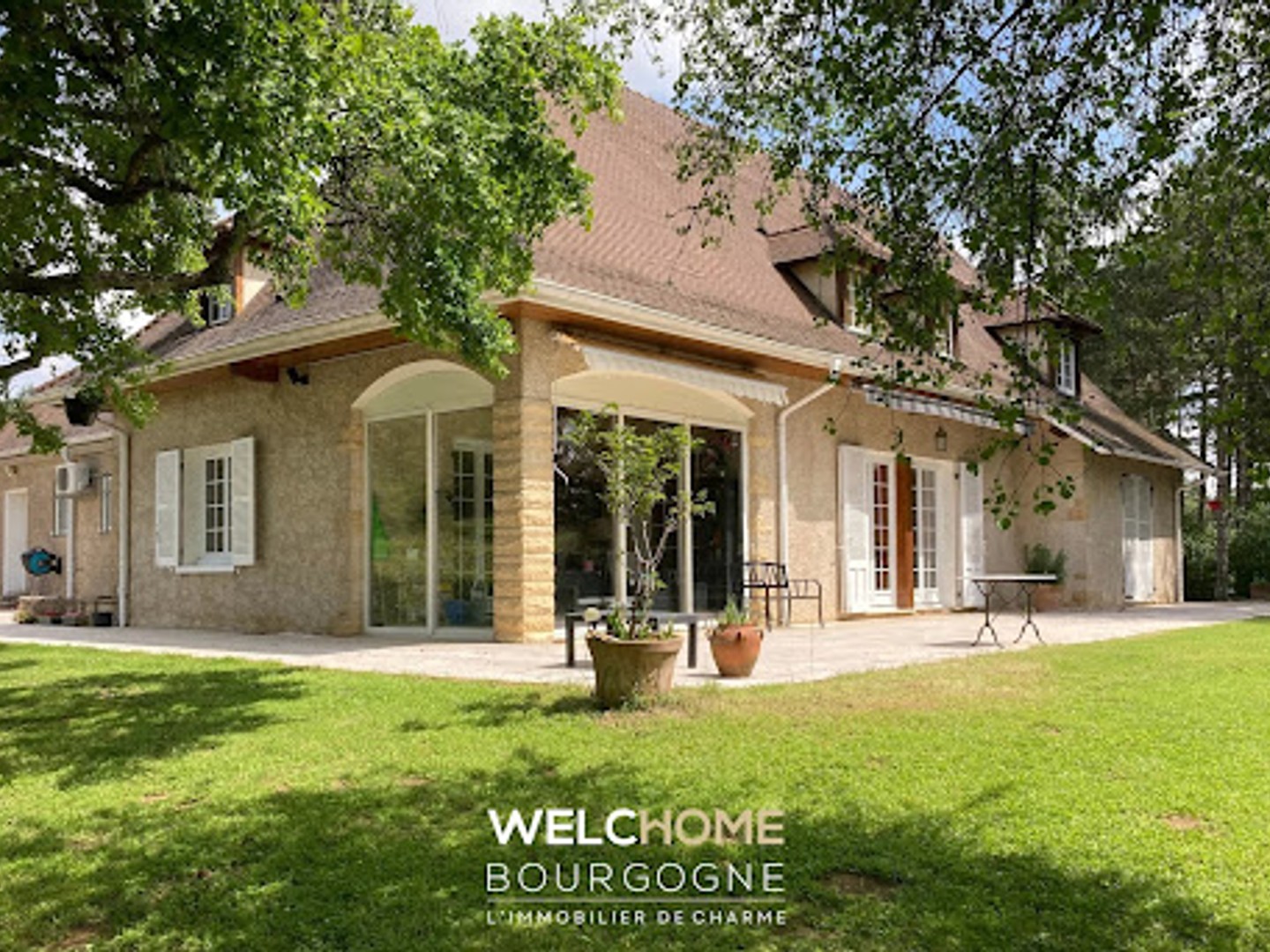 Maison à vendre - 7 pièces - 273m2 - Givry (71640)