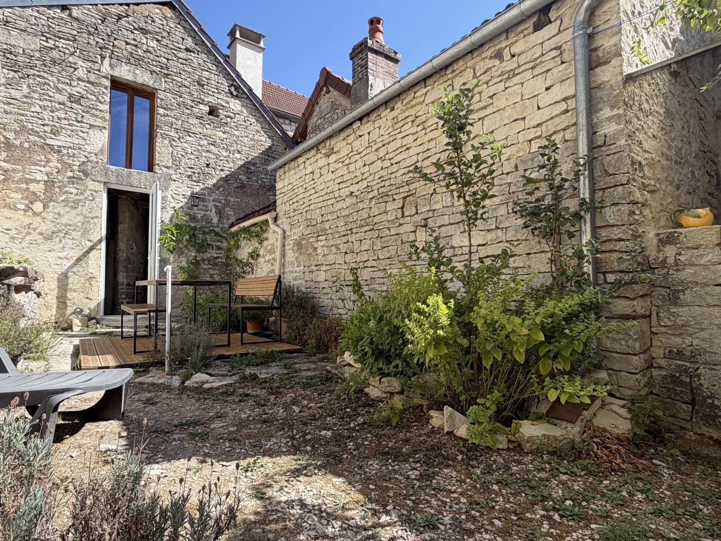 Maison avec activité de gîte - Dépendances et terrain clos