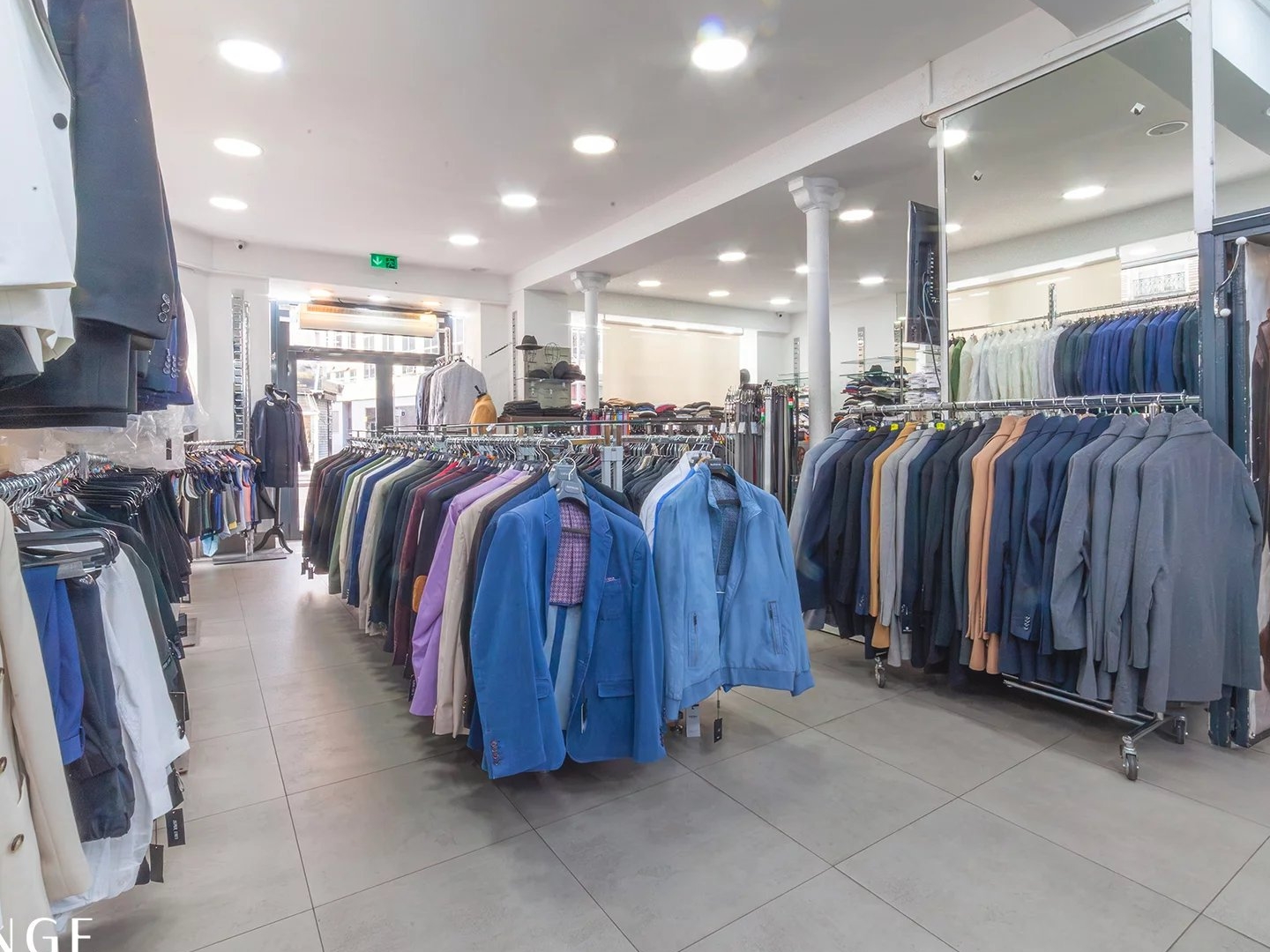 Magasin à vendre - 2 pièces - 149m2 - Paris 18e (75018)