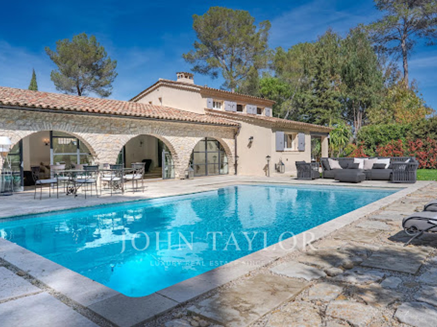 Villa 6 pièces 250 m²