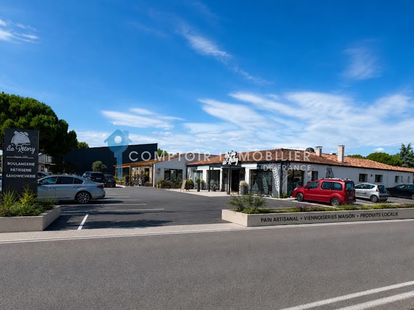 Commerce 180 m²