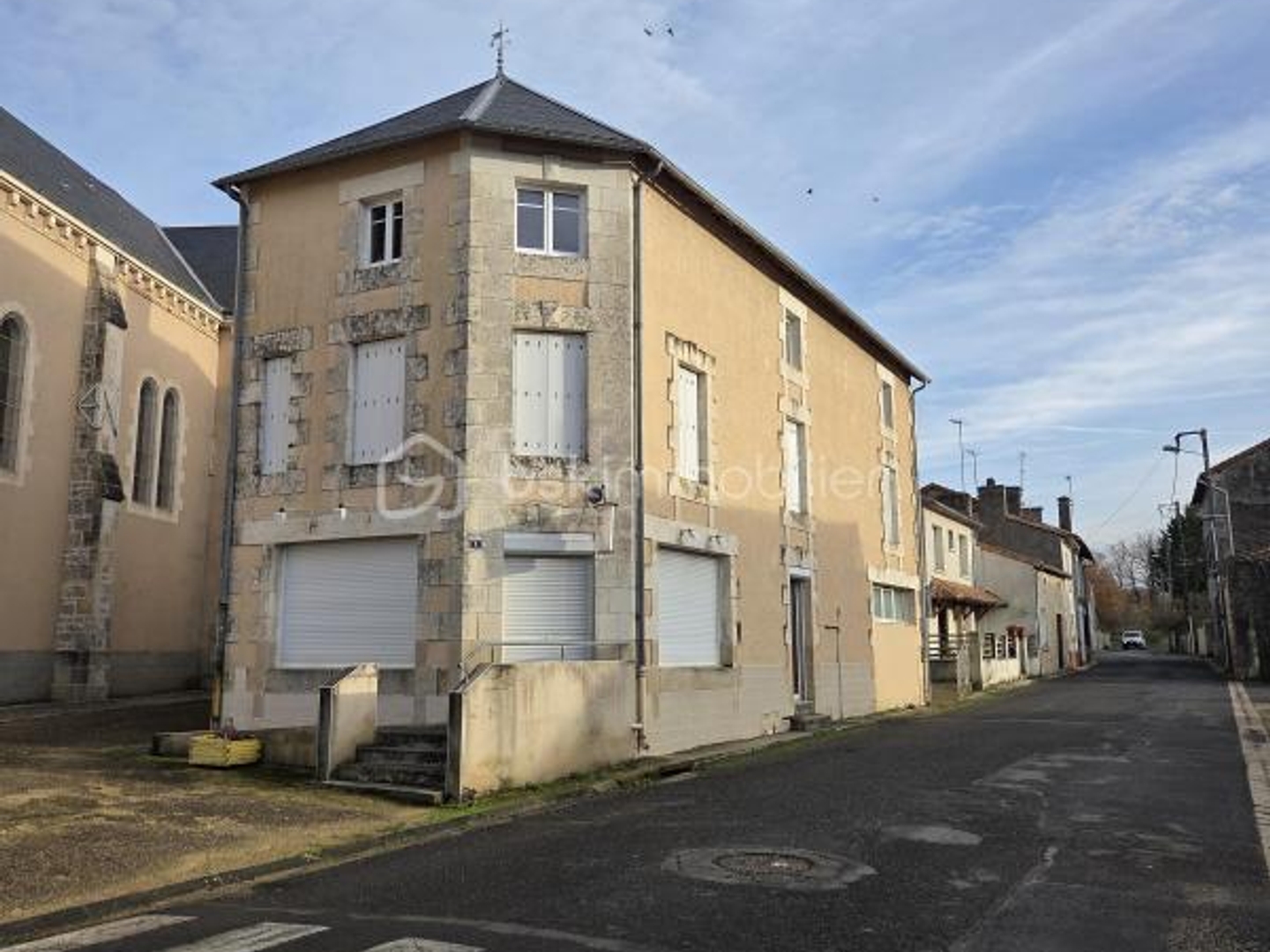 Immeuble à vendre - 6 pièces - 230m2 - Saint-Secondin (86350)