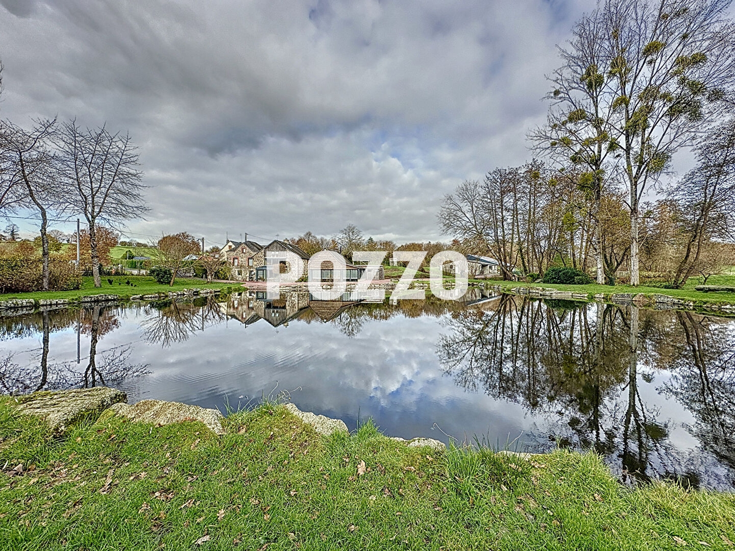 A Vendre - Ensemble immobilier entre BRECEY et AVRANCHES - Etangs - Dépendances - Terrain de près de 5 hectares