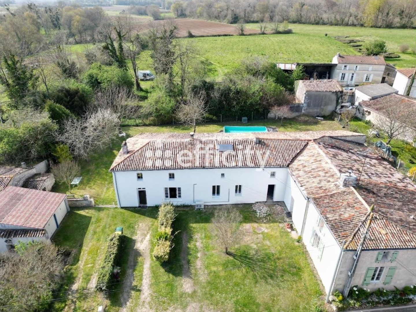 Maison à vendre - 3 pièces - 124m2 - Mortagne-Sur-Gironde (17120)