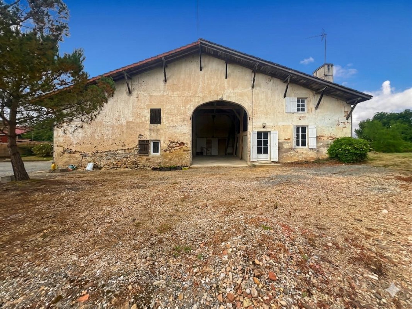 GRANGE EN PIERRE - SÉCHOIR RÉHABILITABLE - DOUBLE GARAGE - TERRAIN CONSTRUCTIBLE