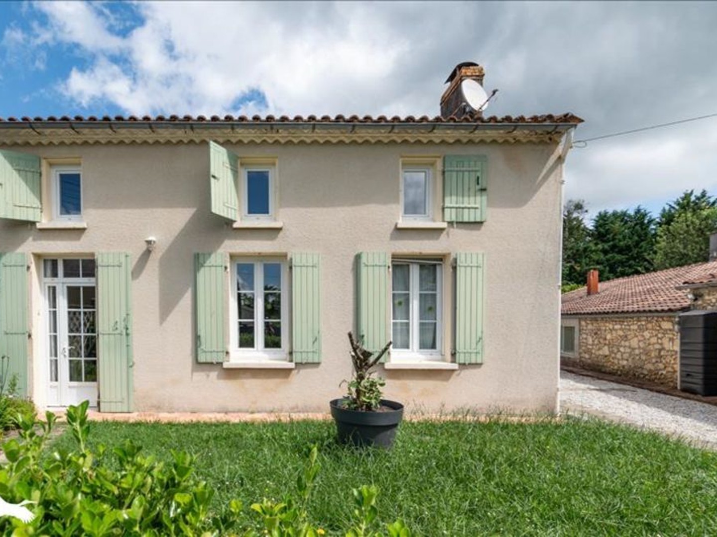 Maison en pierre de 4 pièces principales