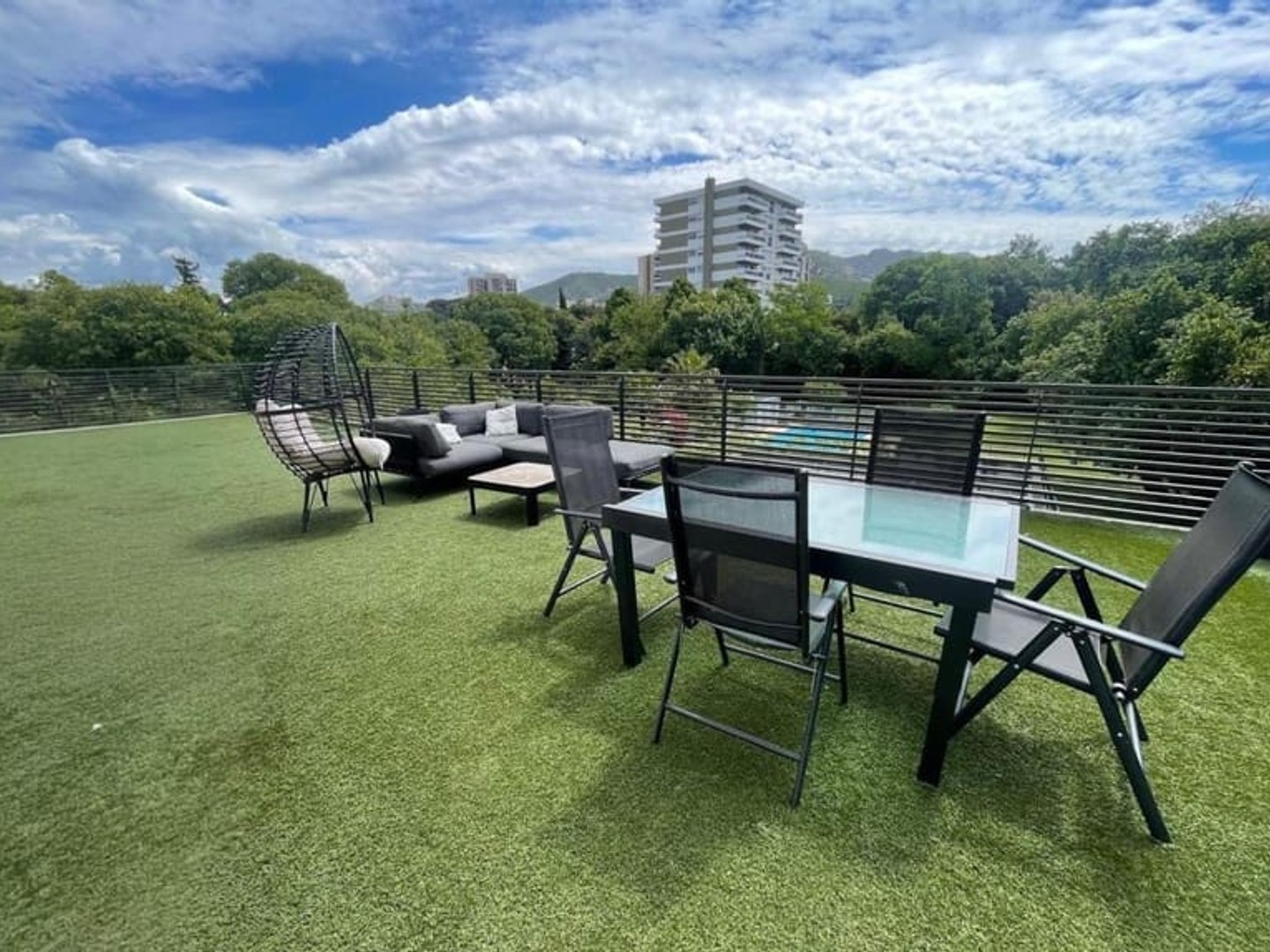 Appartement à vendre T4 grande terrasse stationnement secteur saint tronc 13010