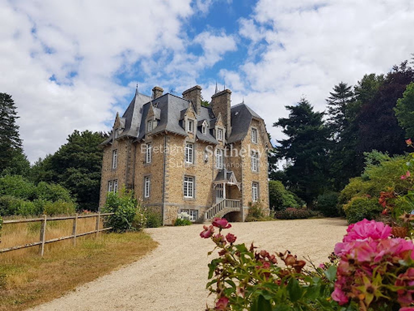 Maison 13 pièces 360 m²