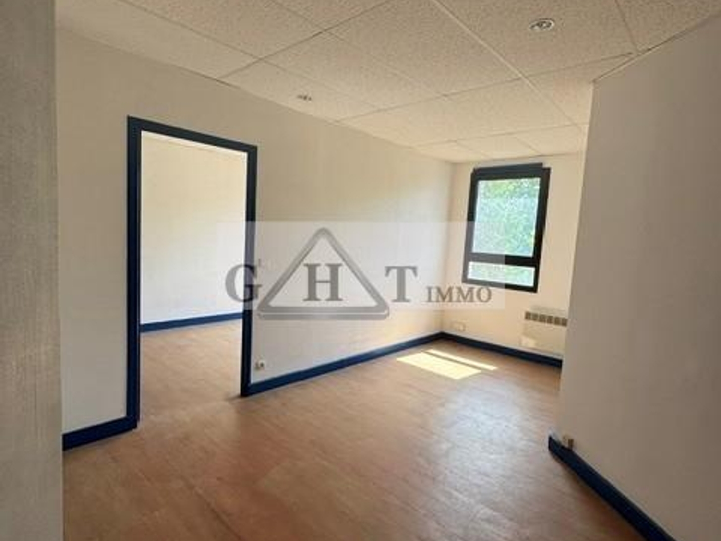 Bureaux à vendre - 250m2 - Noisy-Le-Grand (93160)