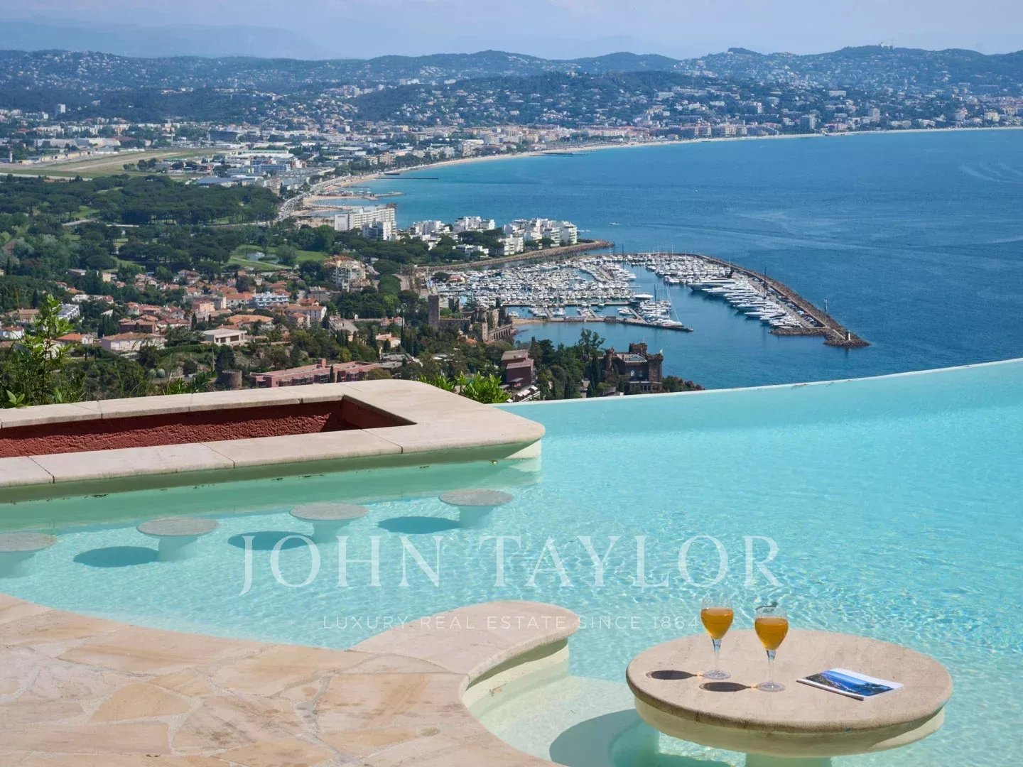 Maison à vendre - 7 pièces - 407m2 - Théoule-Sur-Mer (06590)