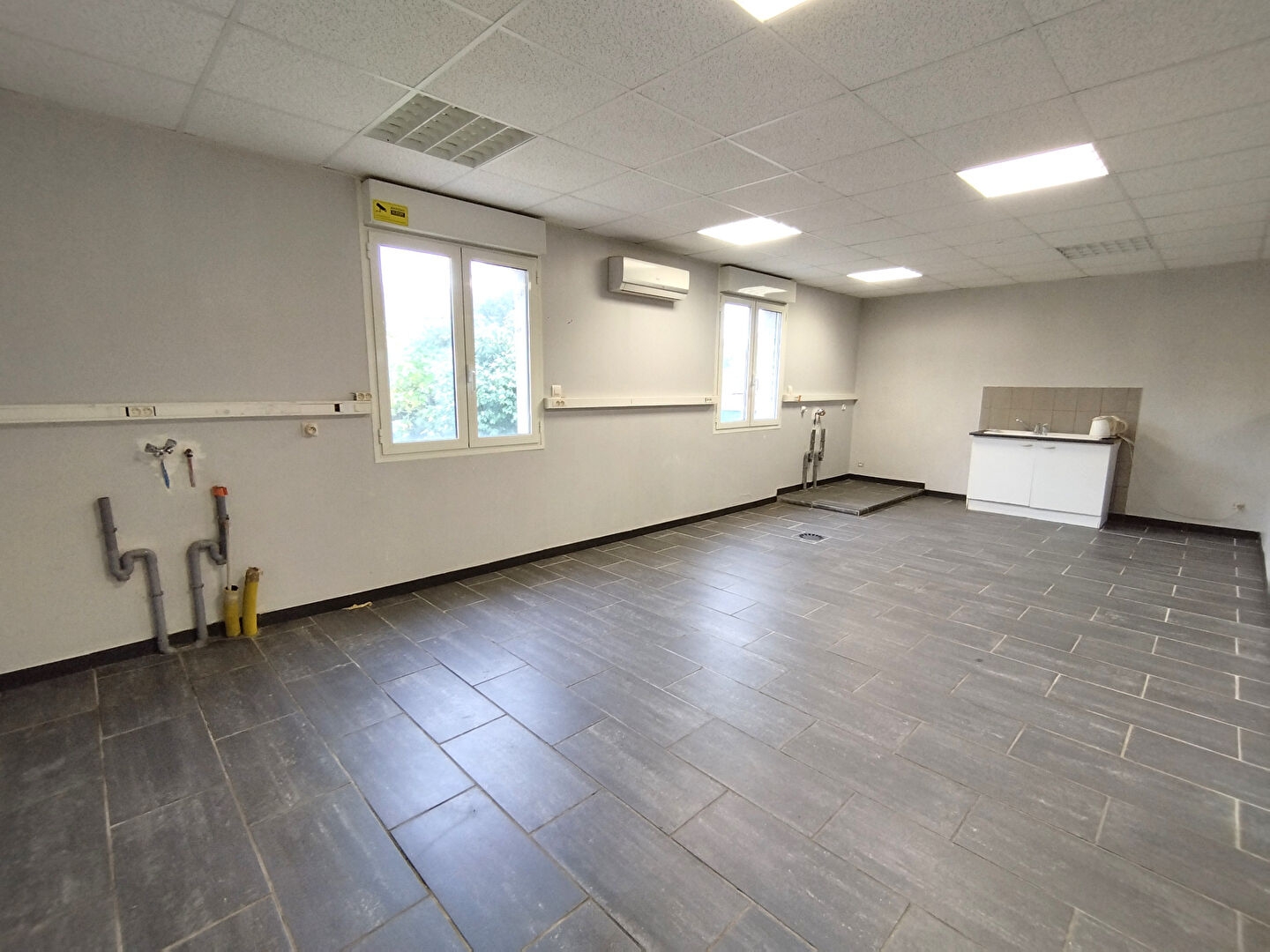 Magasin à vendre - 178m2 - Saint-Pierre-Des-... (37700)