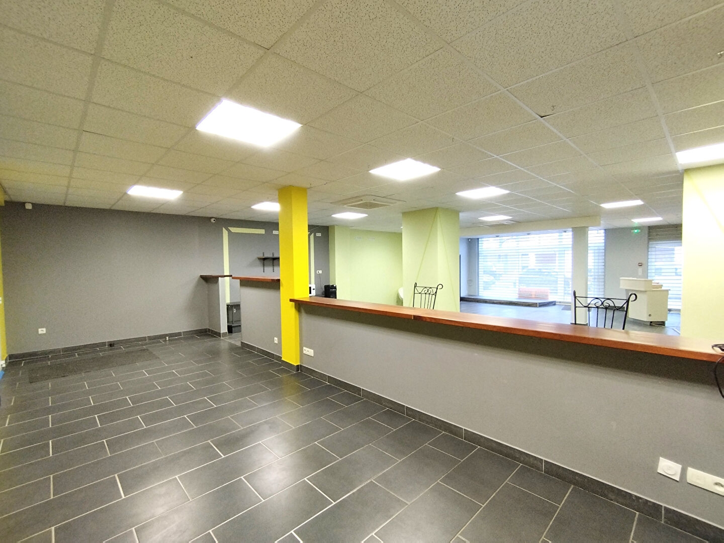 Magasin à vendre - 178m2 - Saint-Pierre-Des-... (37700)