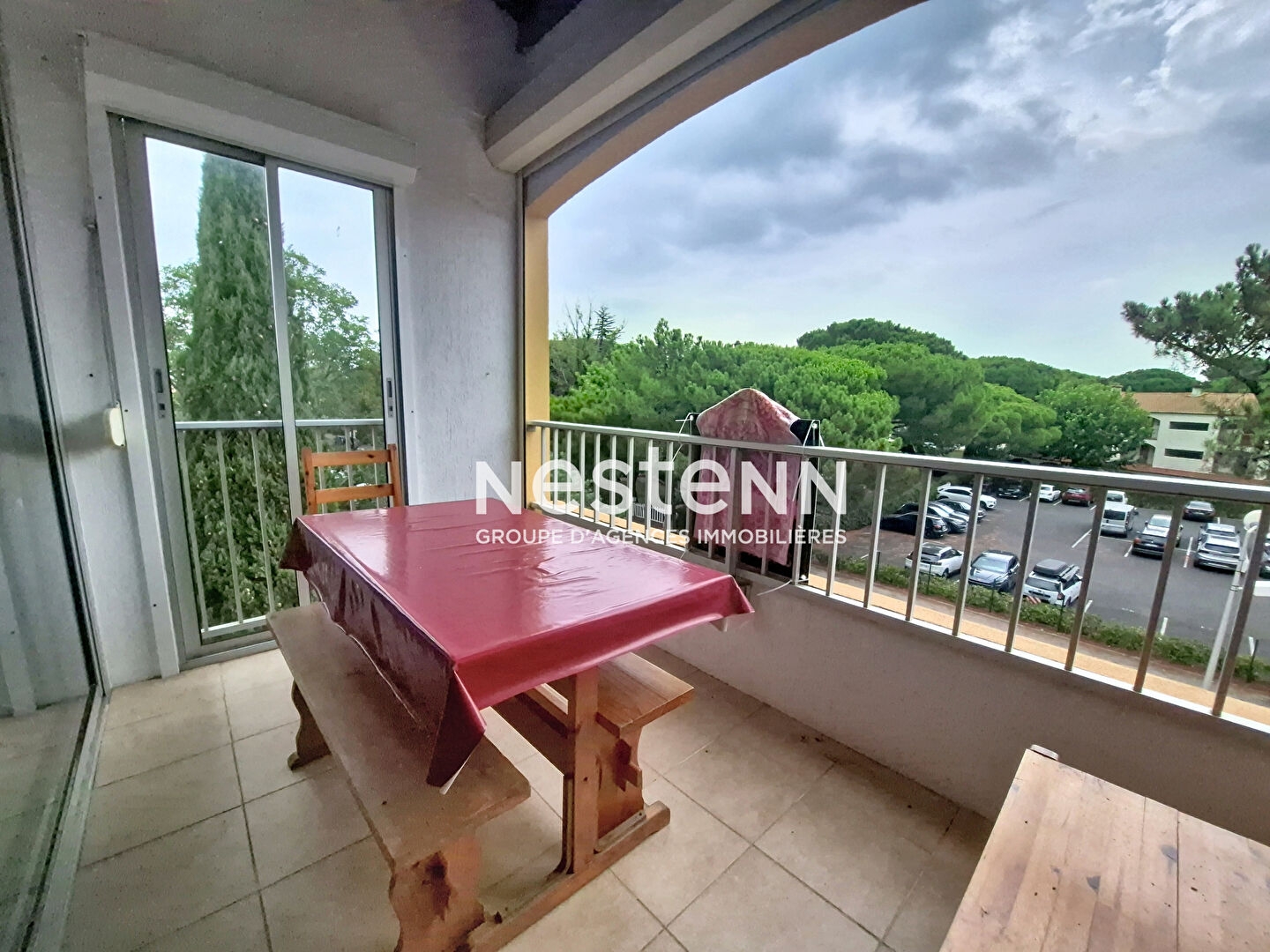 Appartement T3 avec piscine, parking et loggia / 149 000 €