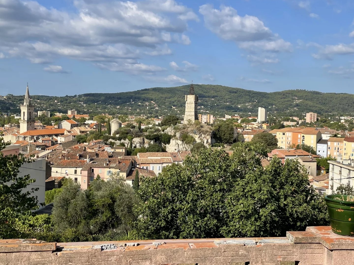 PROPRIÉTÉ À DRAGUIGNAN AVEC DÉPENDANCES, VUE PANORAMIQUE SUD