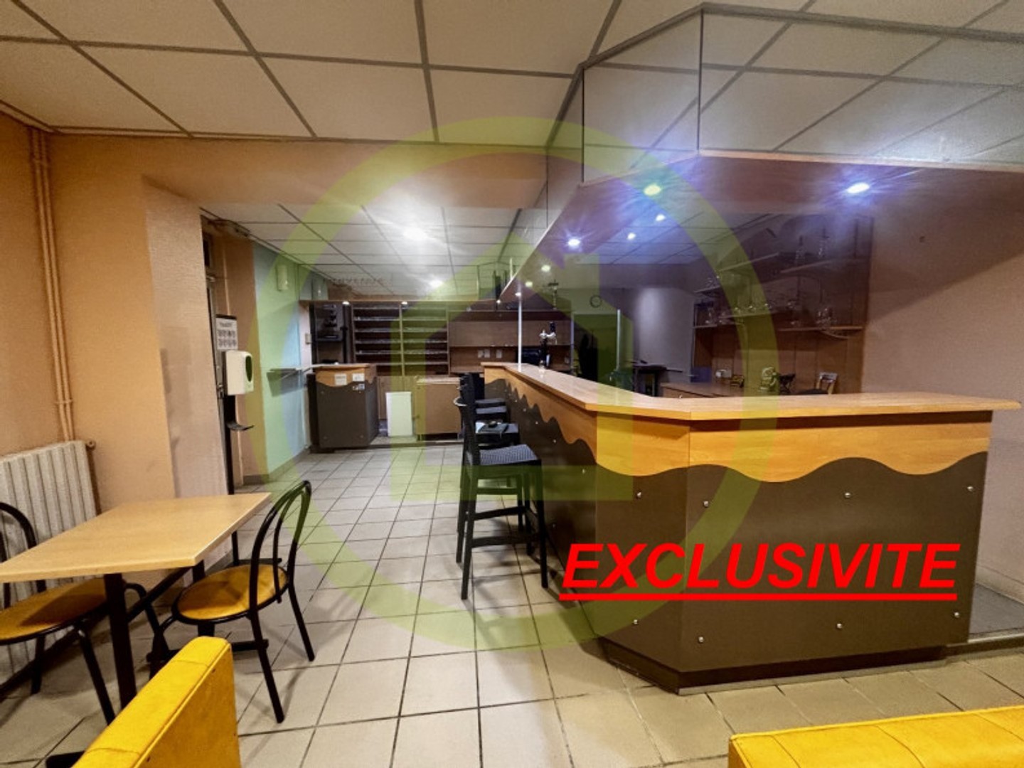 Immeuble commercial 1 pièce 230 m²