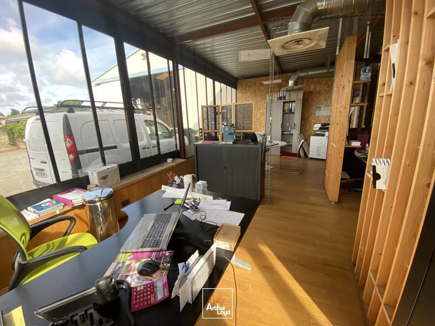 Local d activité à vendre avec grand terrain constructible à Bourgneuf-en-Retz