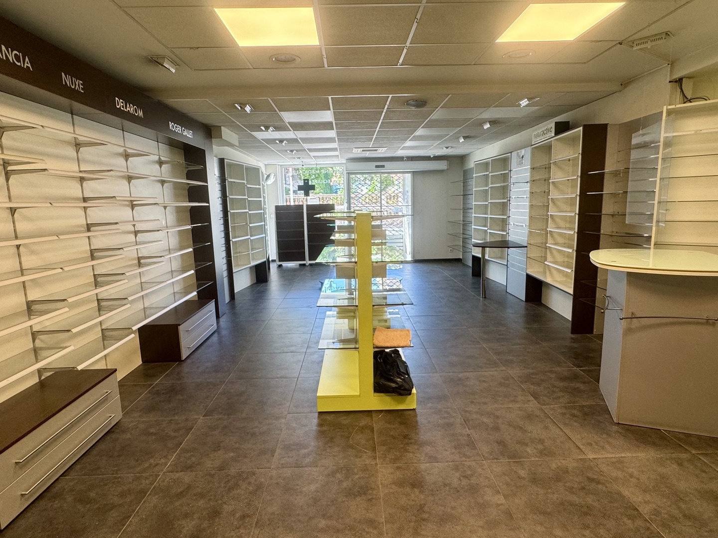 Magasin à vendre - 145m2 - Vallauris (06220)