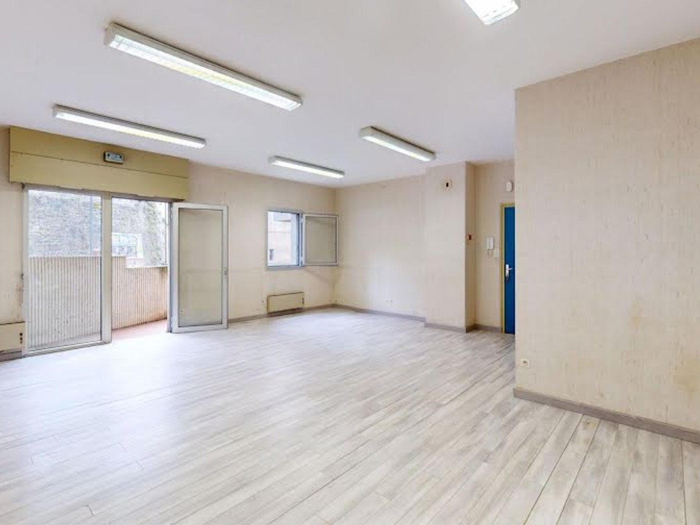 Local 2 pièces 56 m²