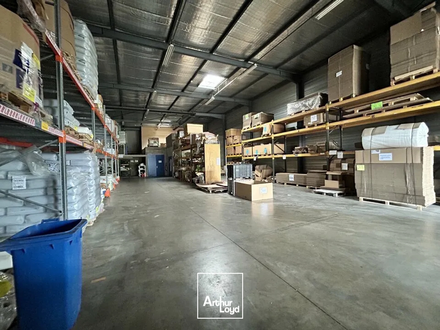 Locaux à vendre - 2200m2 - Chalon-Sur-Saône (71100)