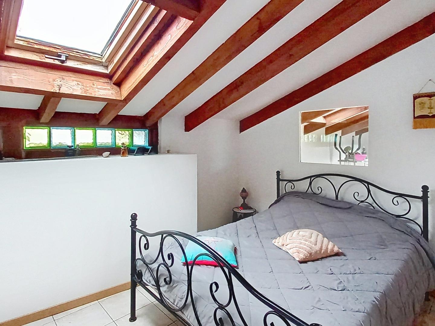 Maison de village de 125 m² - 3 terrasses - grand garage.