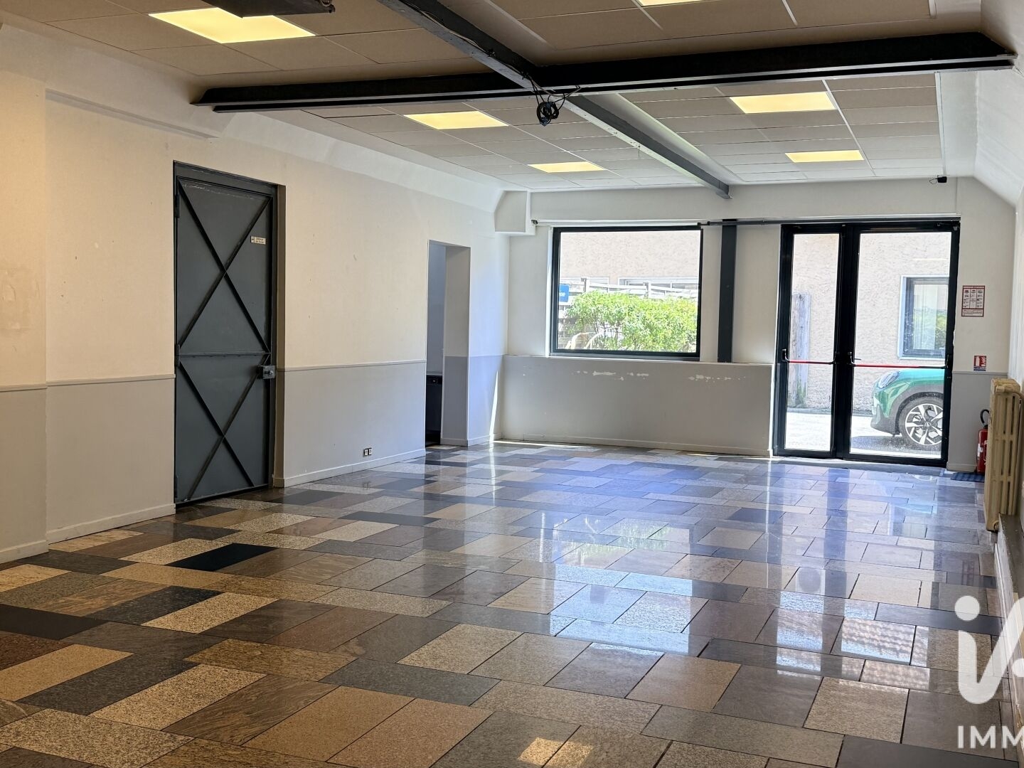 Magasin à vendre - 1 pièce - 100m2 - Garancières (78890)