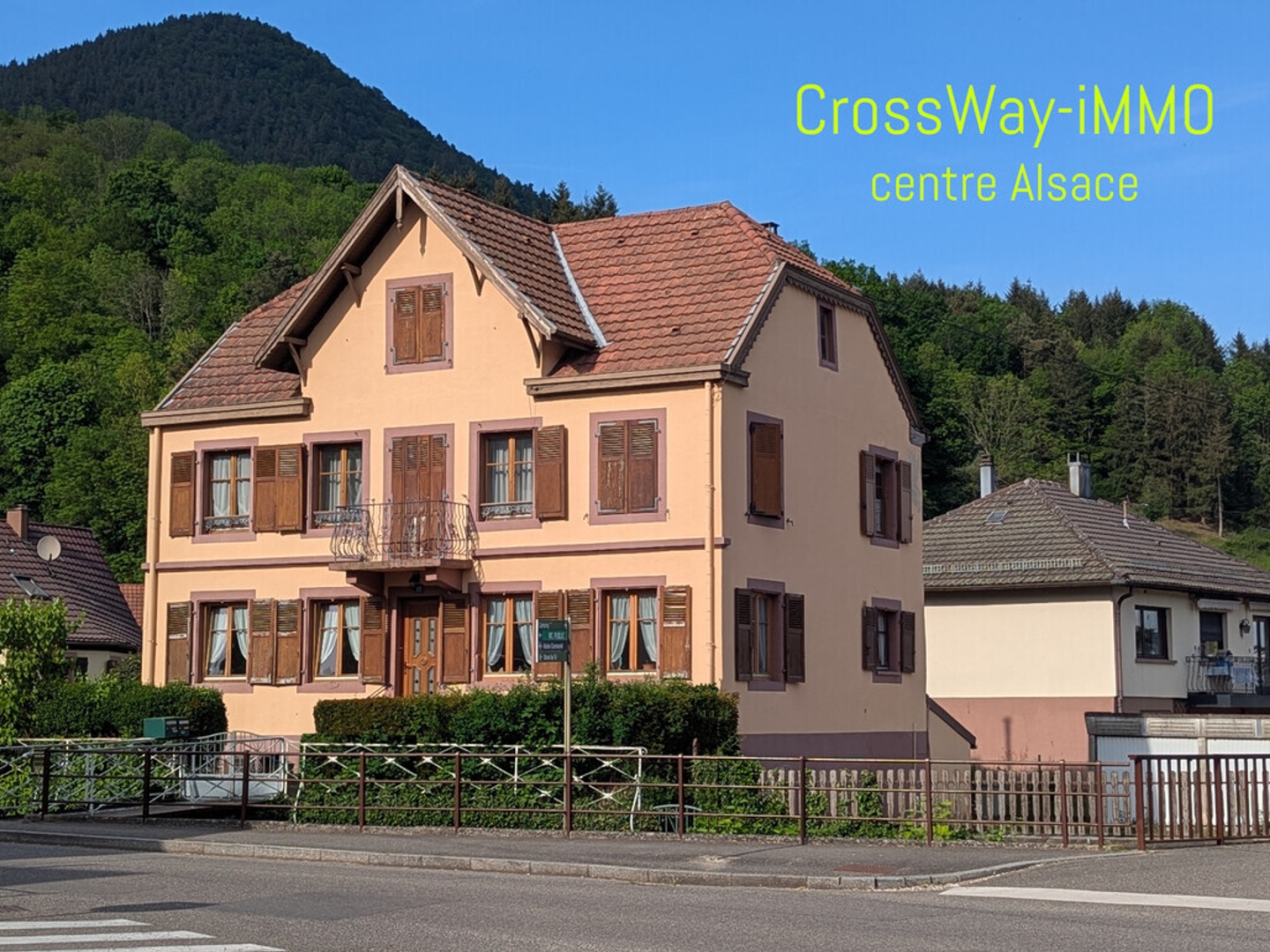 Pour investisseur : immeuble 2 appartements en location + 6 garages