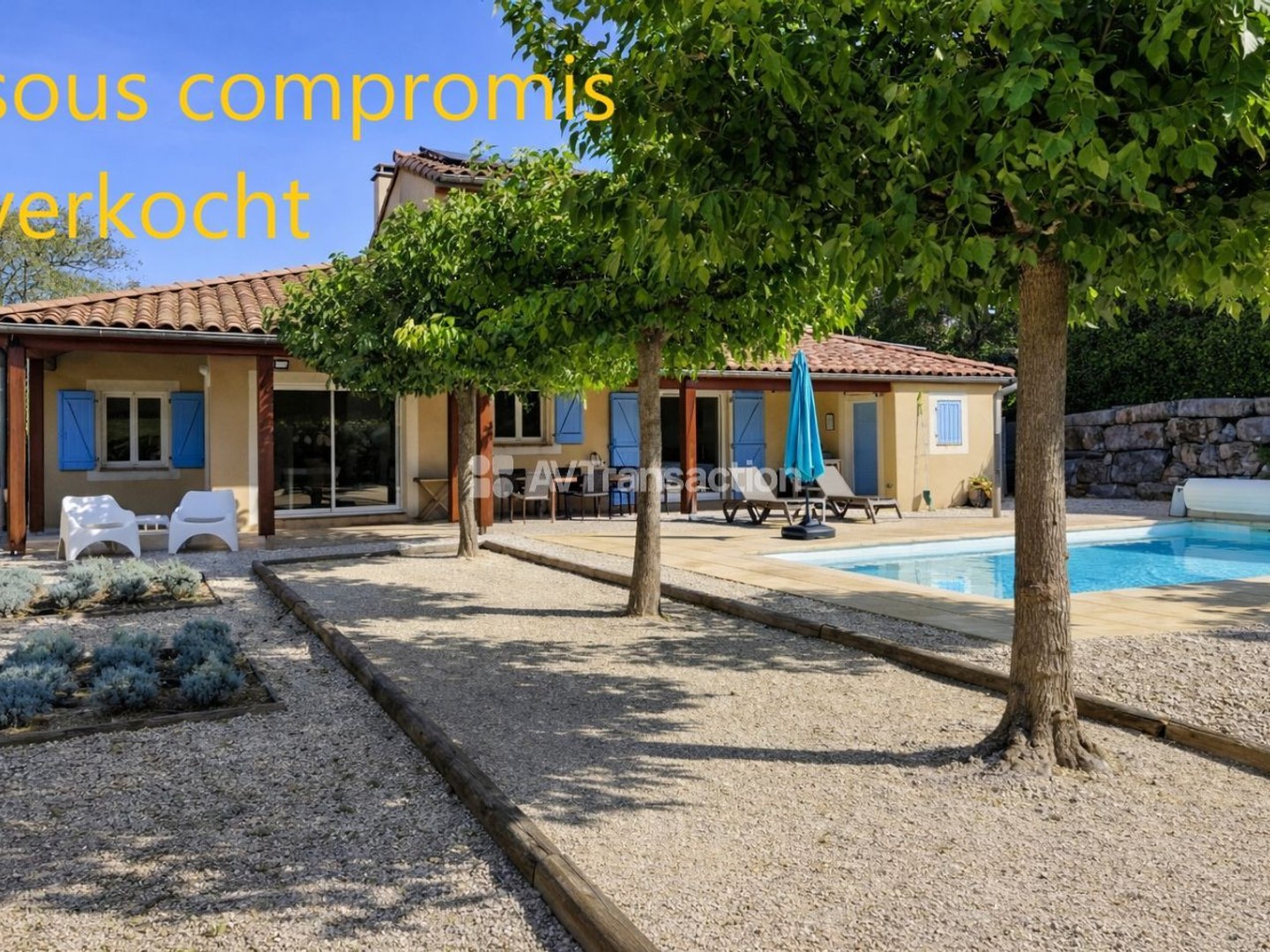 Villa avec piscine, 5 chambres, panneaux photovoltaiques