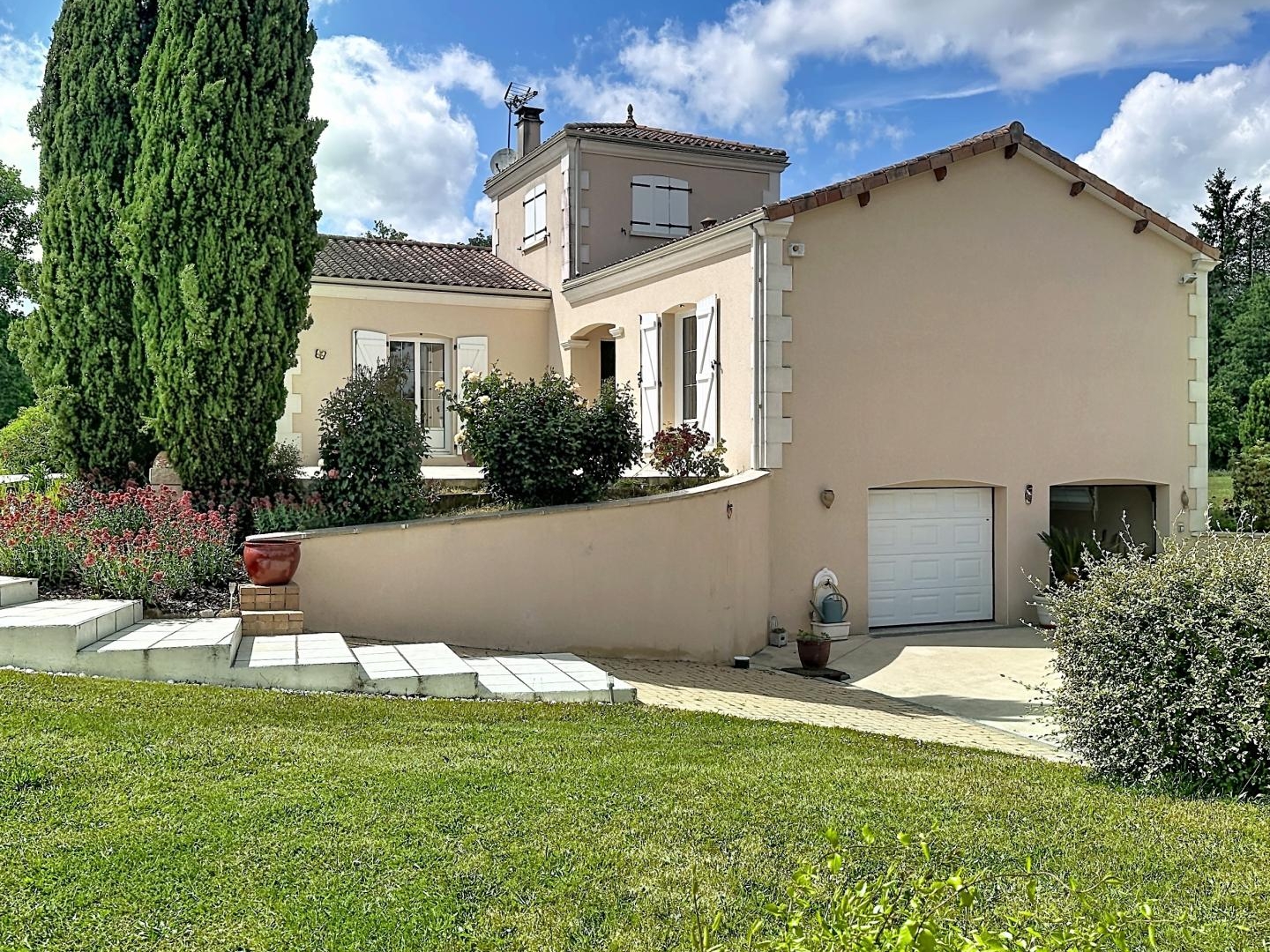 Maison à vendre - 7 pièces - 165m2 - Chirac (16150)