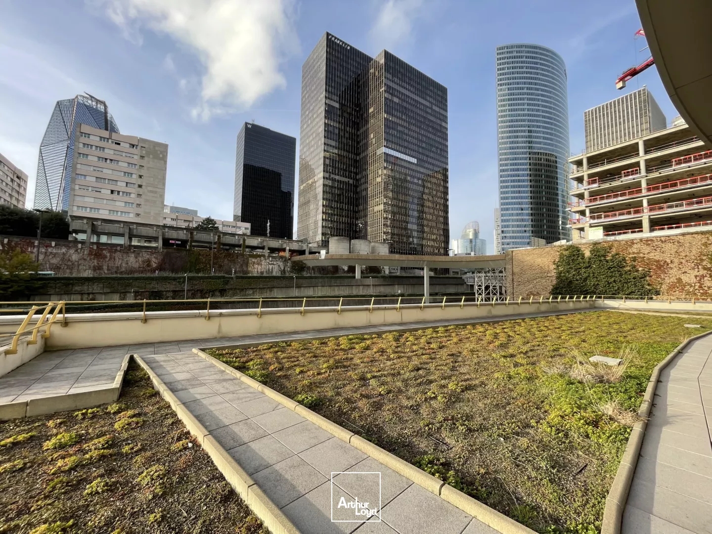 Bureaux à vendre à Puteaux avec terrasse et accès direct La Défense