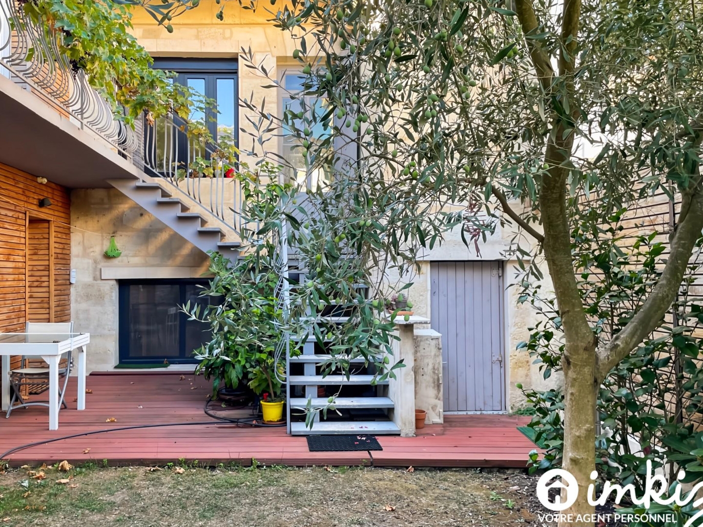 Belle maison en pierre, garage + piscine intérieur