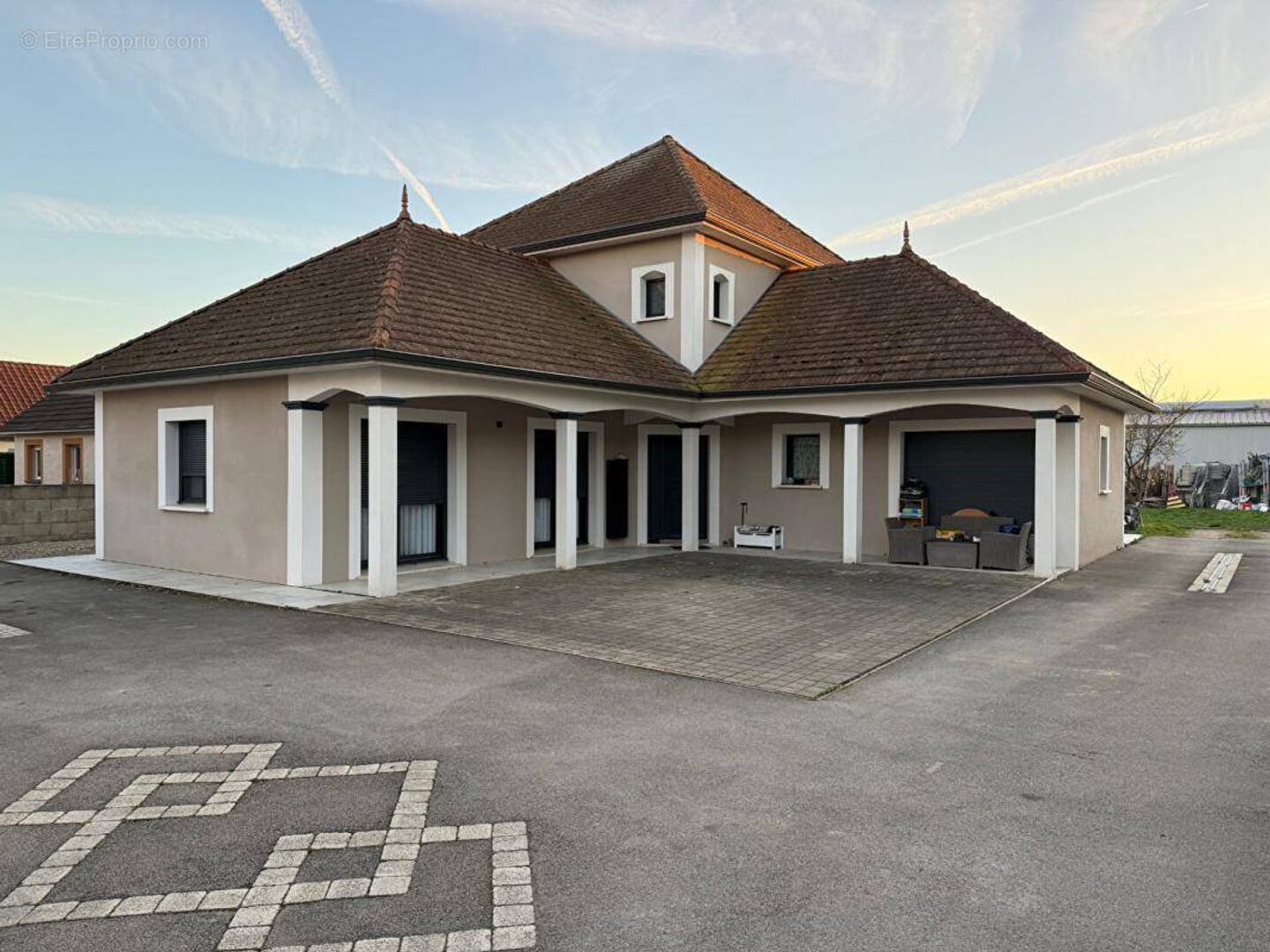 Maison récente de 2015 à Allériot 7 pièce(s) 150 m2 DPE B GES A