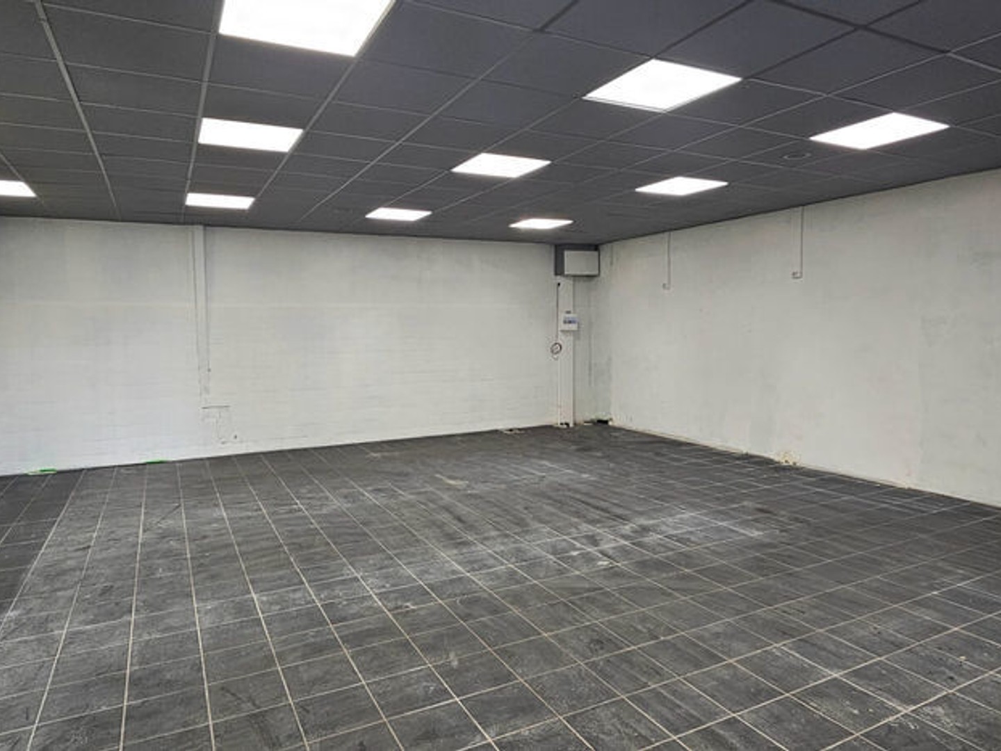 Local commercial de 247m2( dont 87m2 de réserve)