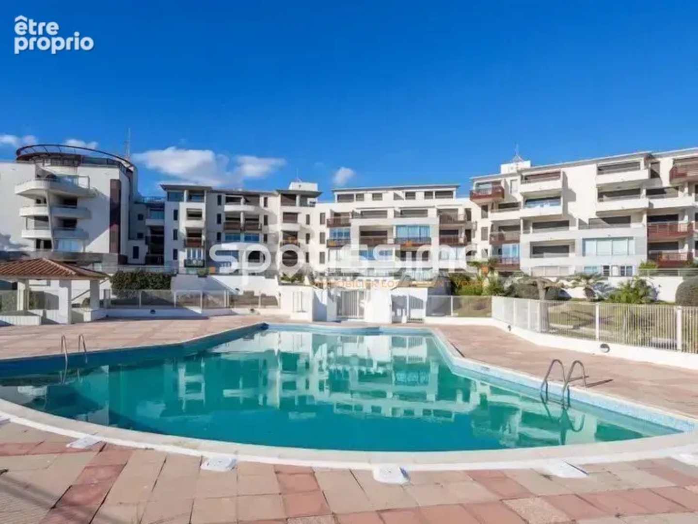 CAP D'AGDE  ROCHELONGUE  T2 cabine  Vue mer latérale  Piscine  Ascenseur