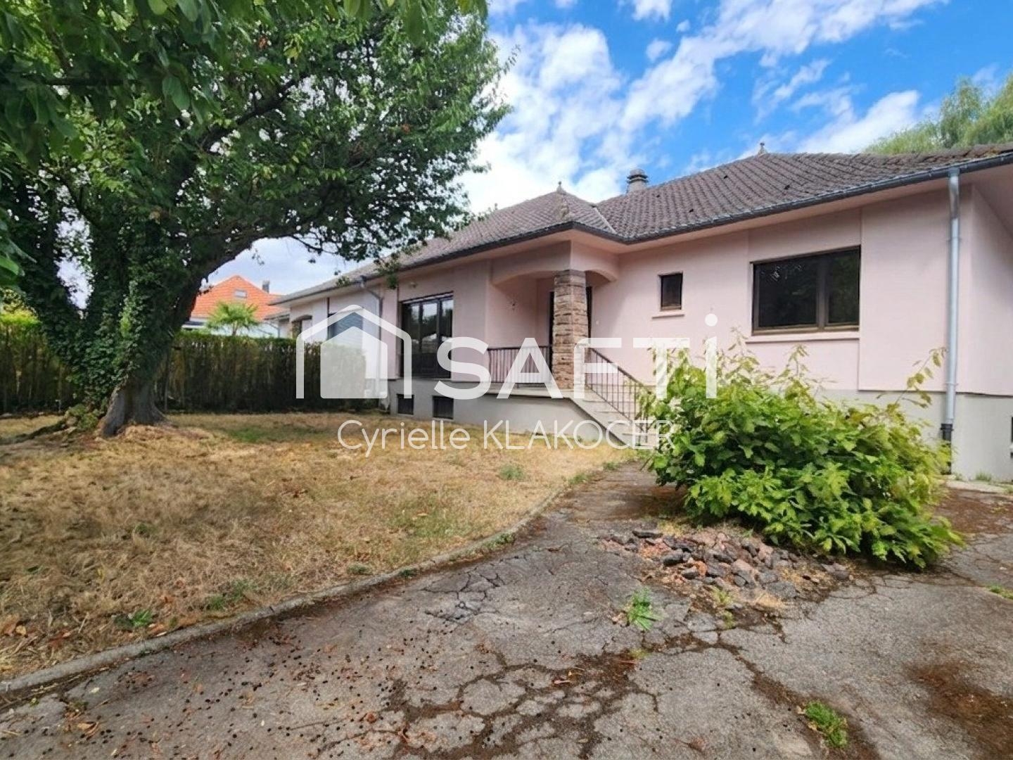 Maison familiale de 121 m² avec 3 chambres.