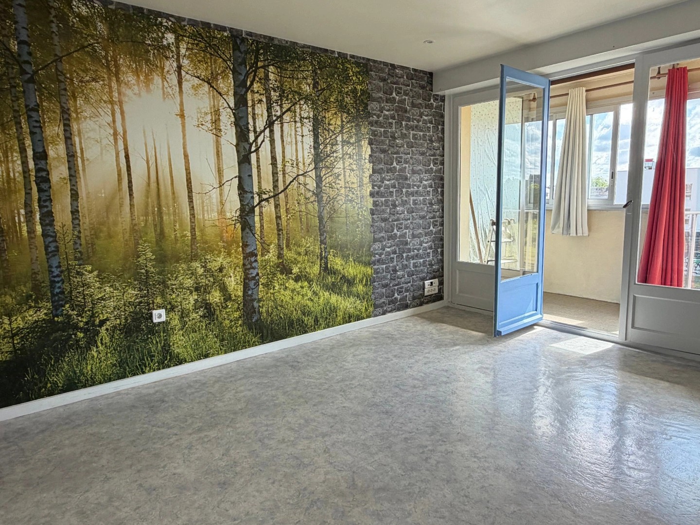 LA ROCHE SUR YON (85) PRIX FOU POUR CET APPARTEMENT T2 40M² AVEC LOGGIA 10M², PARKING ET CAVE PRIVATIFS