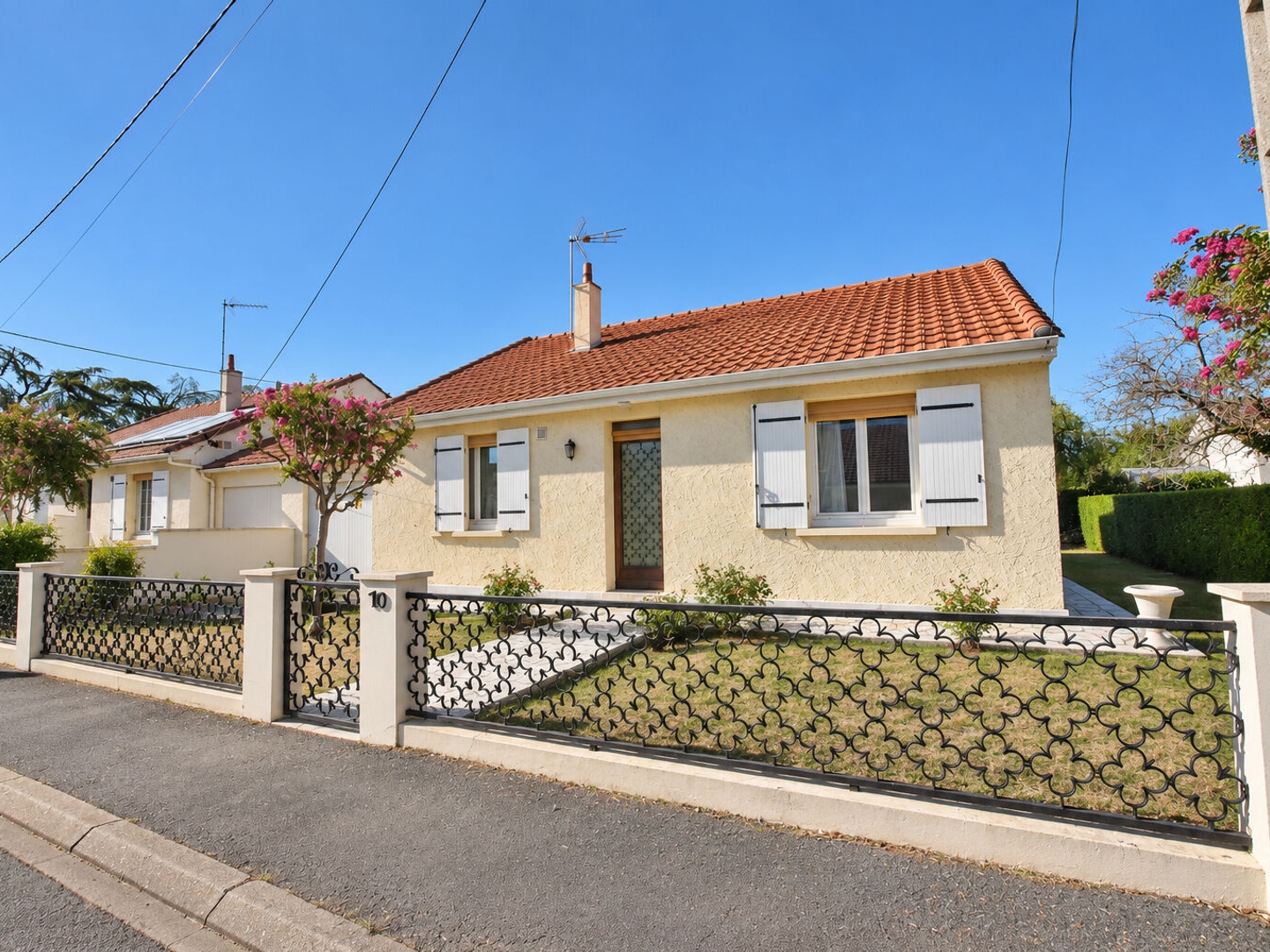 Bergerac rive gauche ? Agréable maison de plain-pied avec véranda, garage et jardin