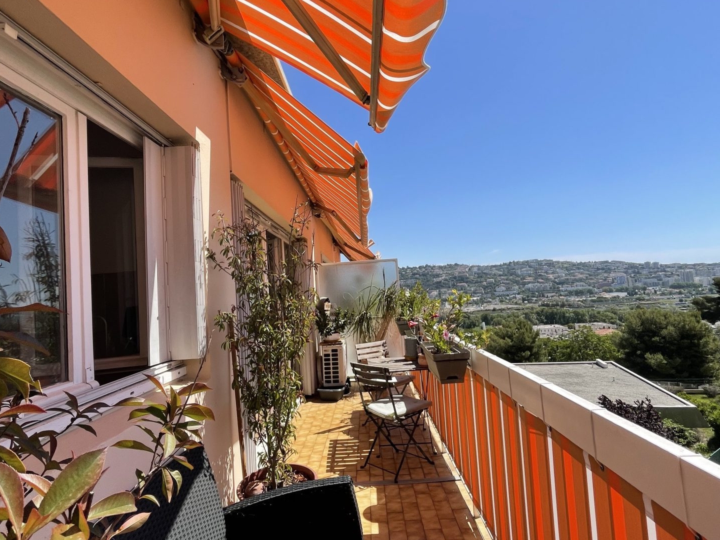 Appartement à vendre - 4 pièces - 78m2 - Saint-Laurent-Du-Var (06700)