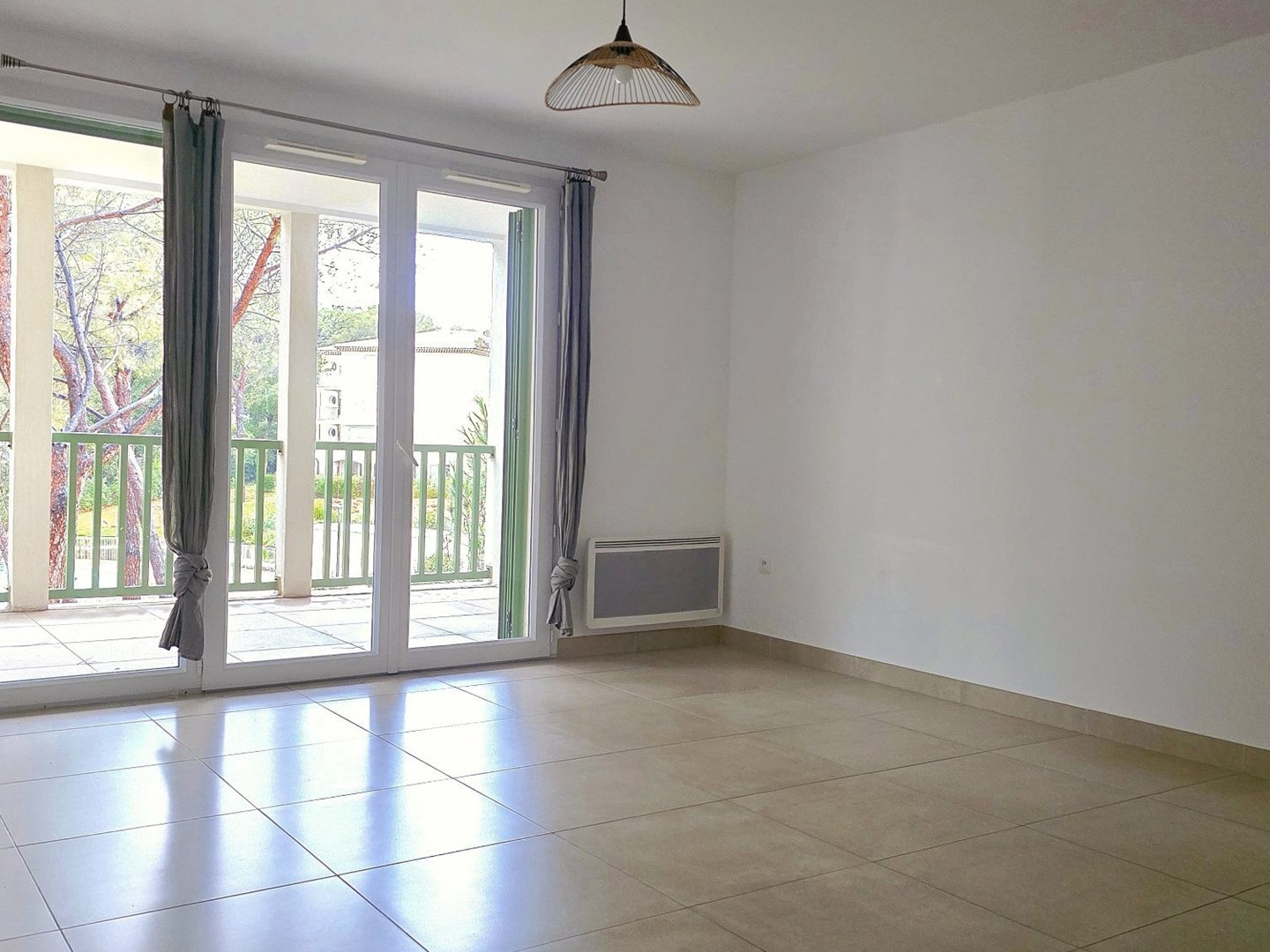 Appartement à vendre - 3 pièces - 62m2 - Cavalaire-Sur-Mer (83240)