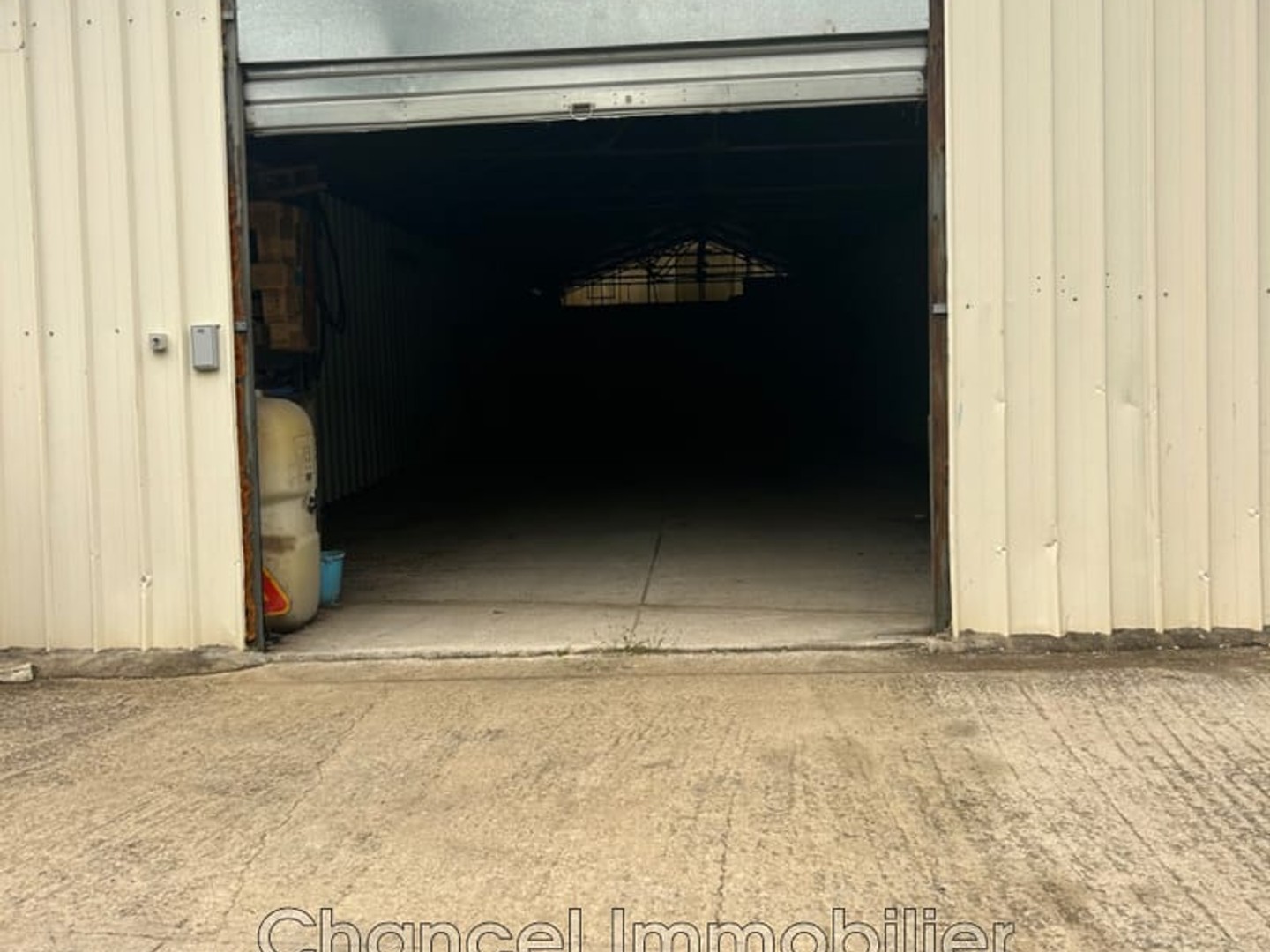 Immeuble commercial 250 m²