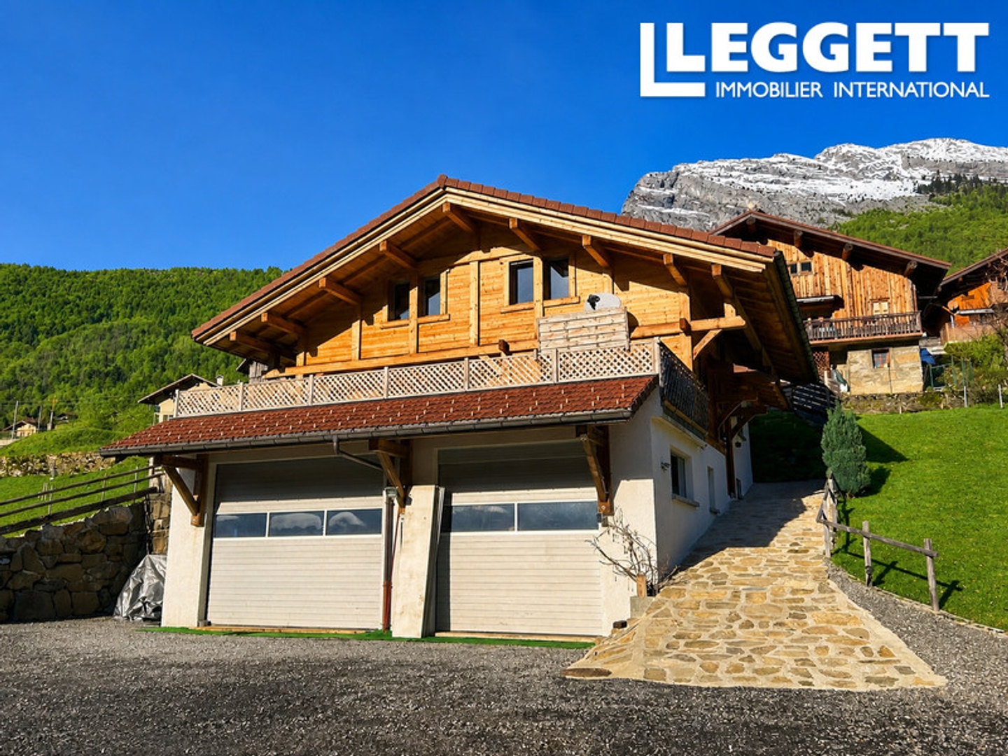Chalet moderne et lumineux, vue panoramique, grand garage avec potentiel pro près de Ski, Thônes et Annecy