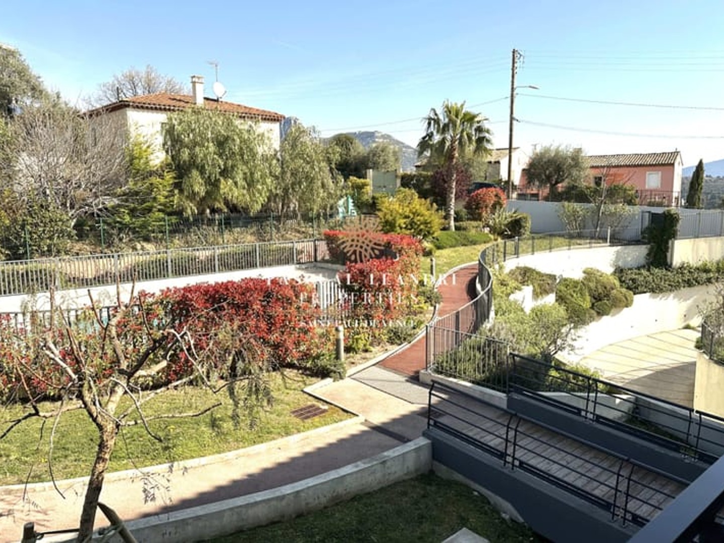 VENCE- VENTE 3 PIECES - 367000 EUR