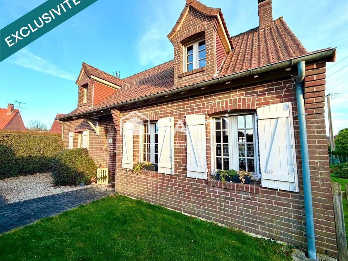 HALLINES  PAVILLON INDIVIDUEL EN BRIQUES