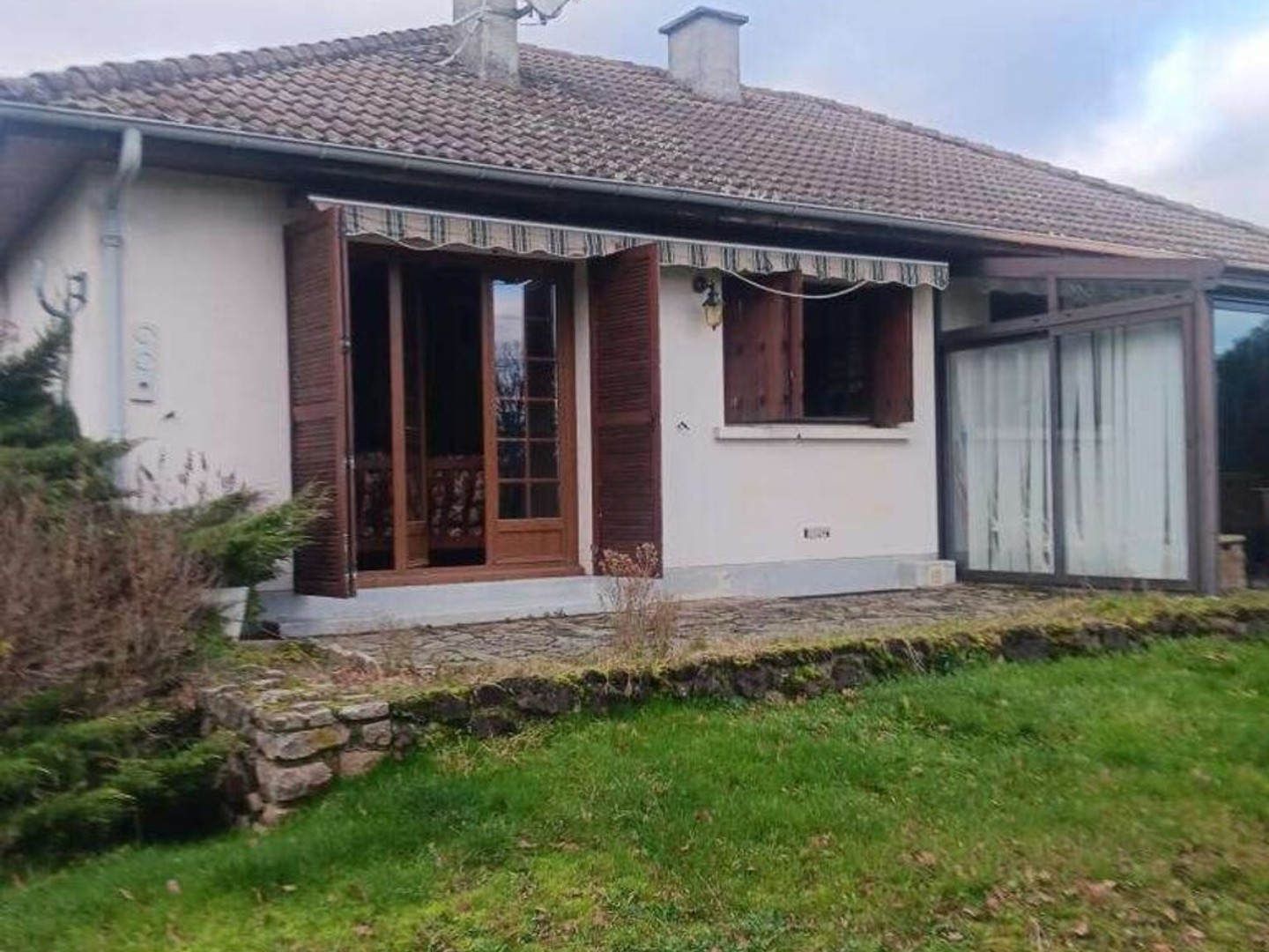 Vend joli pavillon en pierres à rénover