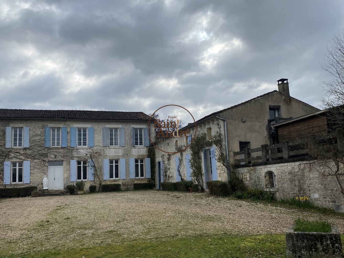 Maison à vendre - 20 pièces - 600m2 - Val-De-Cognac (16370)