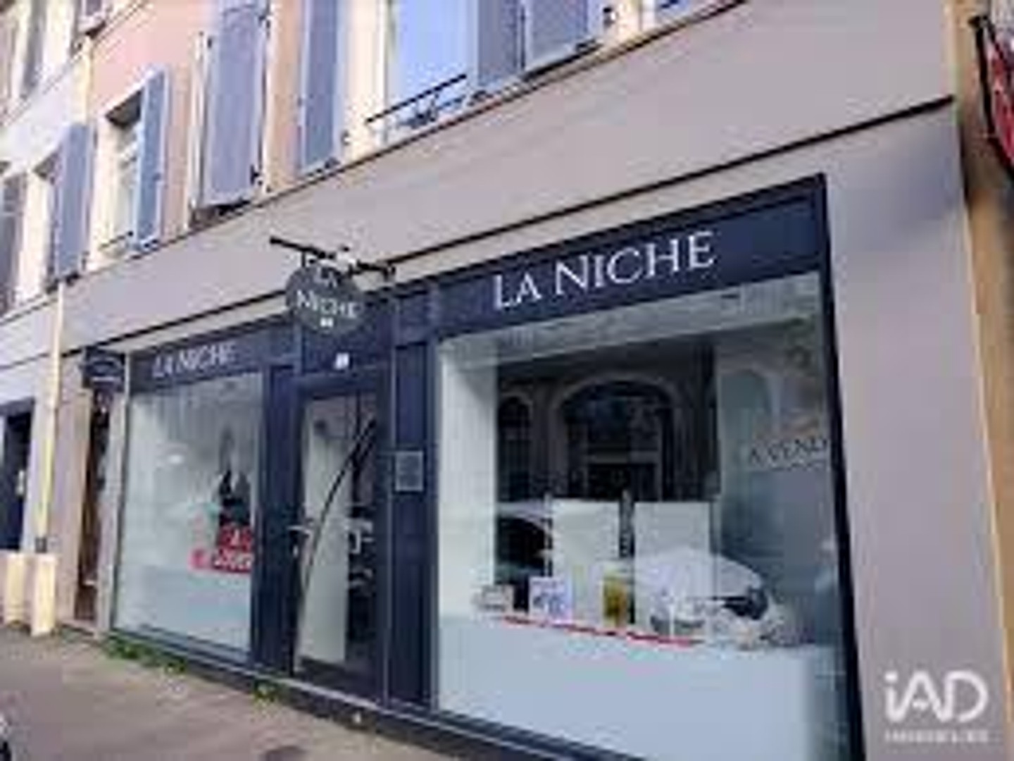 Immeuble commercial 107 m²