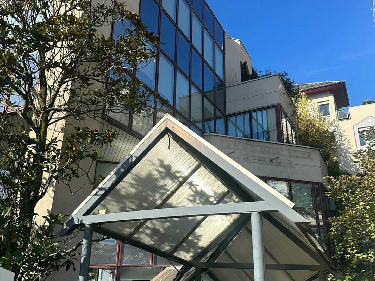 Local professionnel 2260 m²
