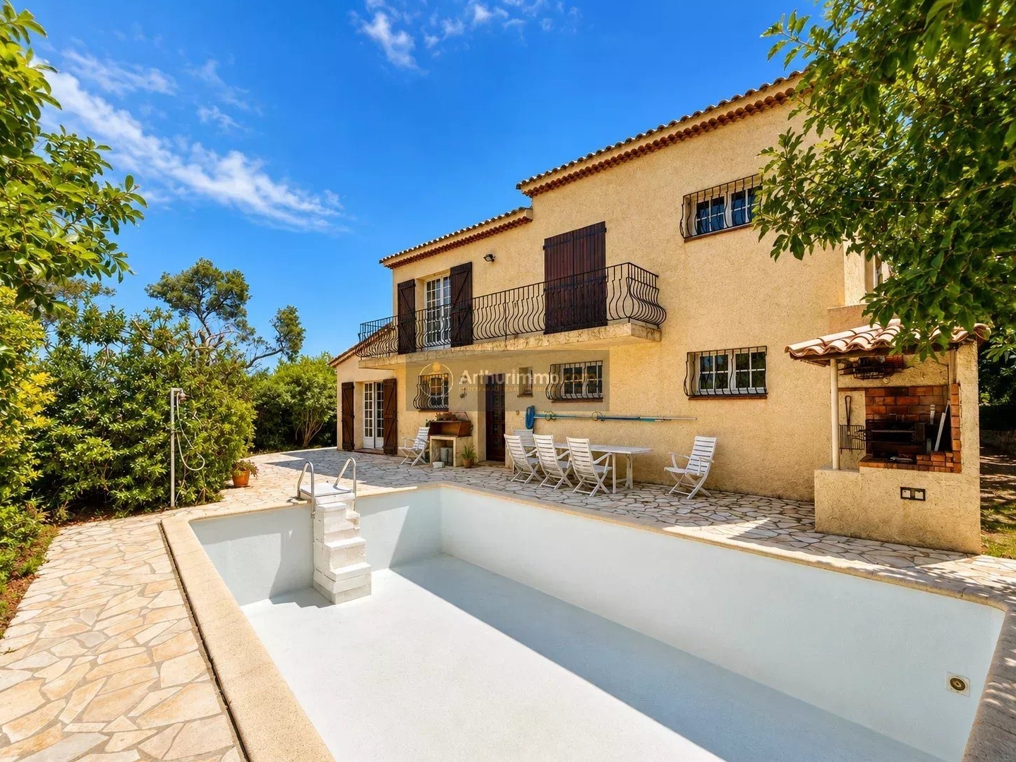 Maison à vendre - 5 pièces - 163m2 - Saint-Vaast-En-Auge (14640)